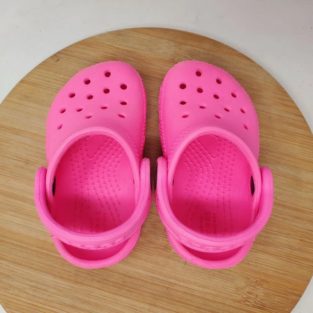 CROCS Classic‎ Sandals Kids 4 Pink Clog Girls Boys Play Water Shoes